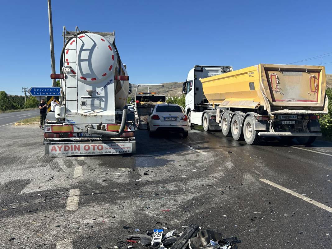 Sivas'ta korkunç trafik kazası: Yakıt yüklü tanker ile otomobil çarpıştı 4